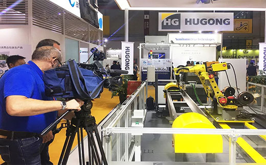 第二届进博会俄罗斯国度电视台拍摄Z6尊龙意大利CEA展位